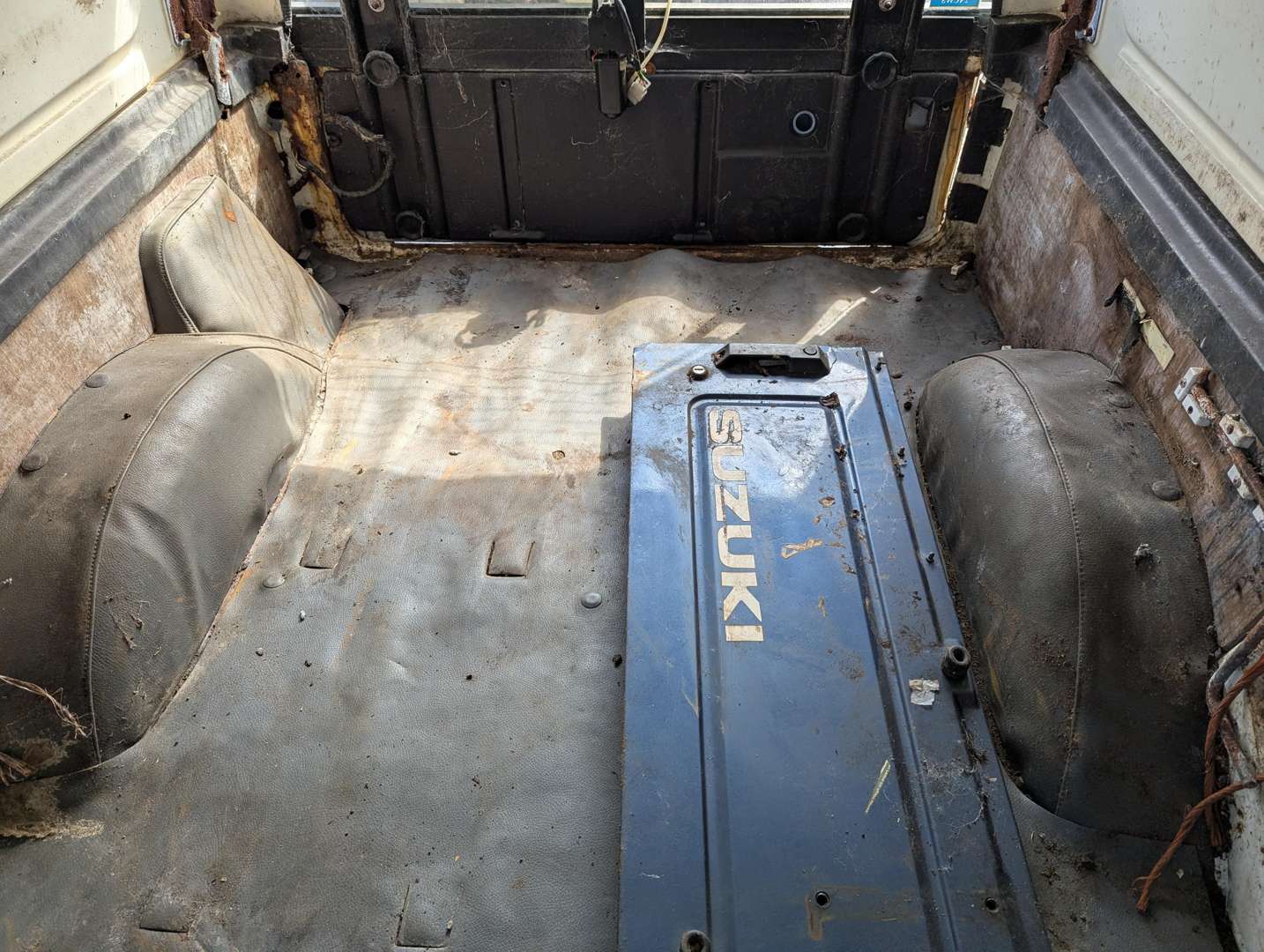 <p>1993 SUZUKI SAMURAI SPORT</p>