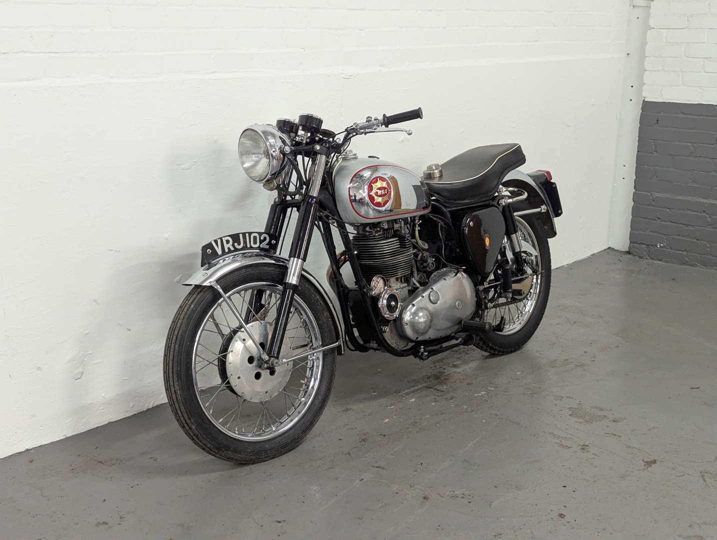 <p>1962 BSA GOLDSTAR 500CC</p>