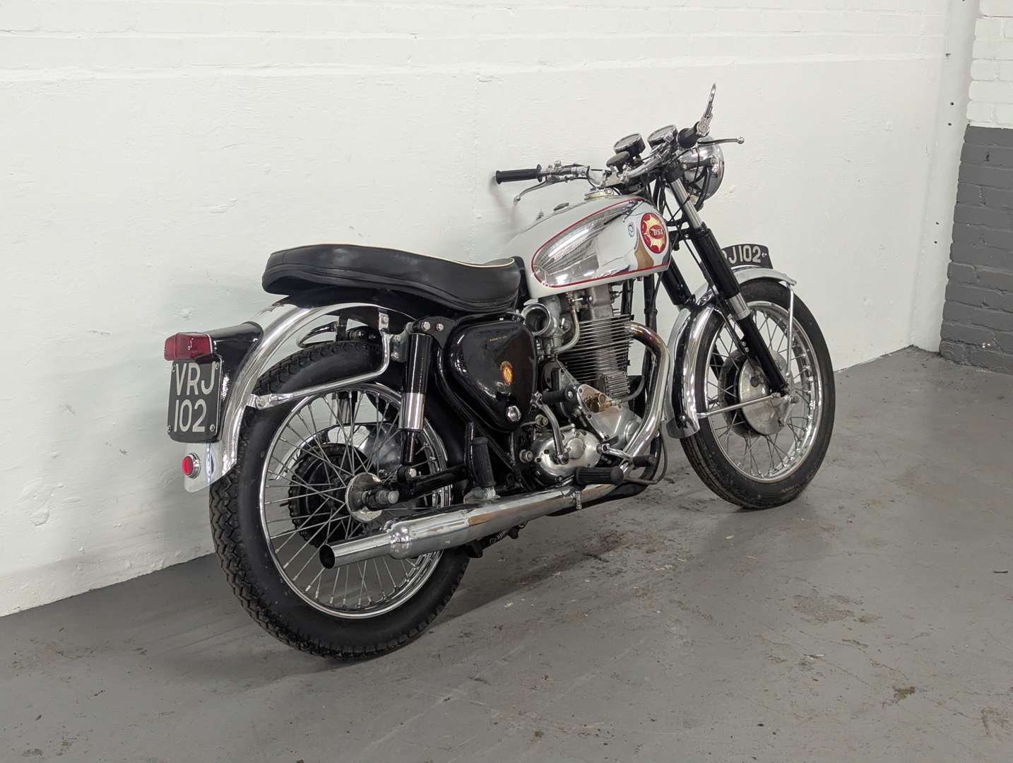 <p>1962 BSA GOLDSTAR 500CC</p>