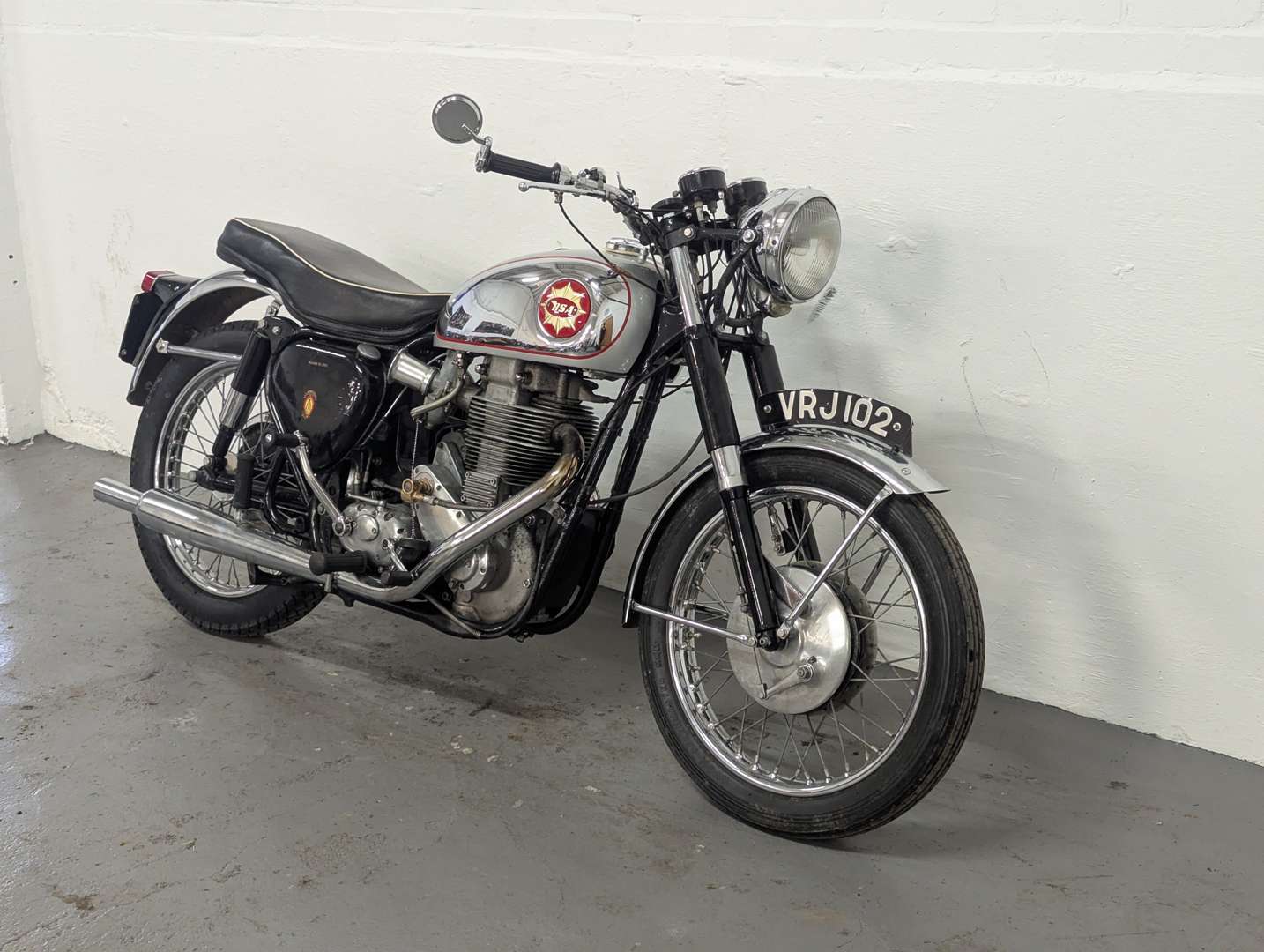 <p>1962 BSA GOLDSTAR 500CC</p>