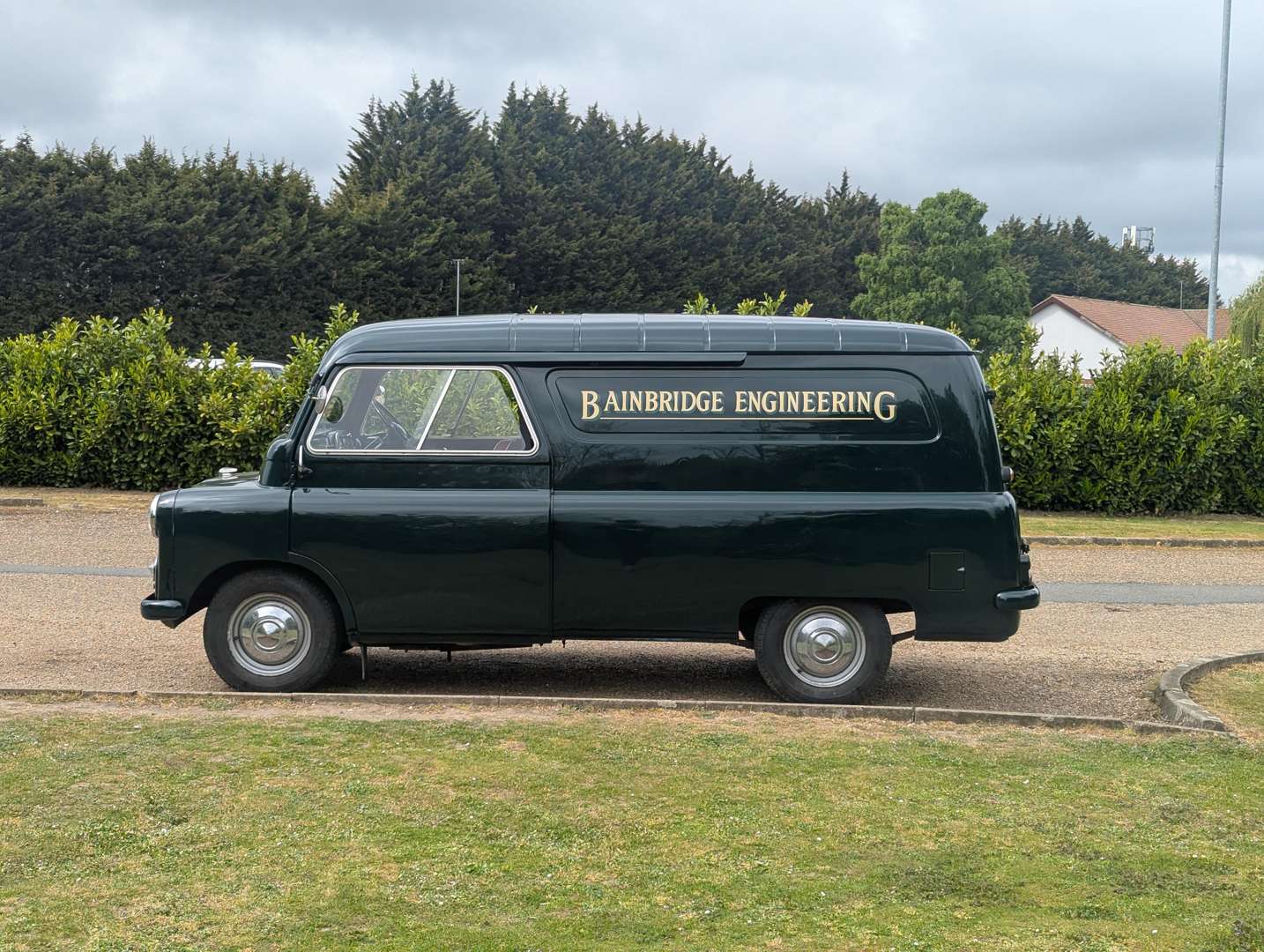 <p>1961 BEDFORD CA VAN</p>
