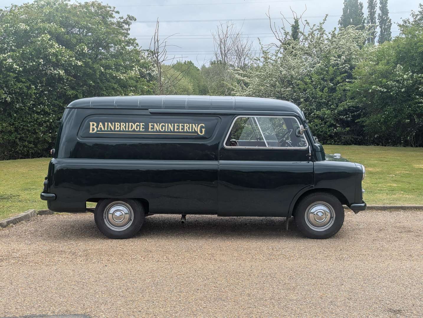 <p>1961 BEDFORD CA VAN</p>