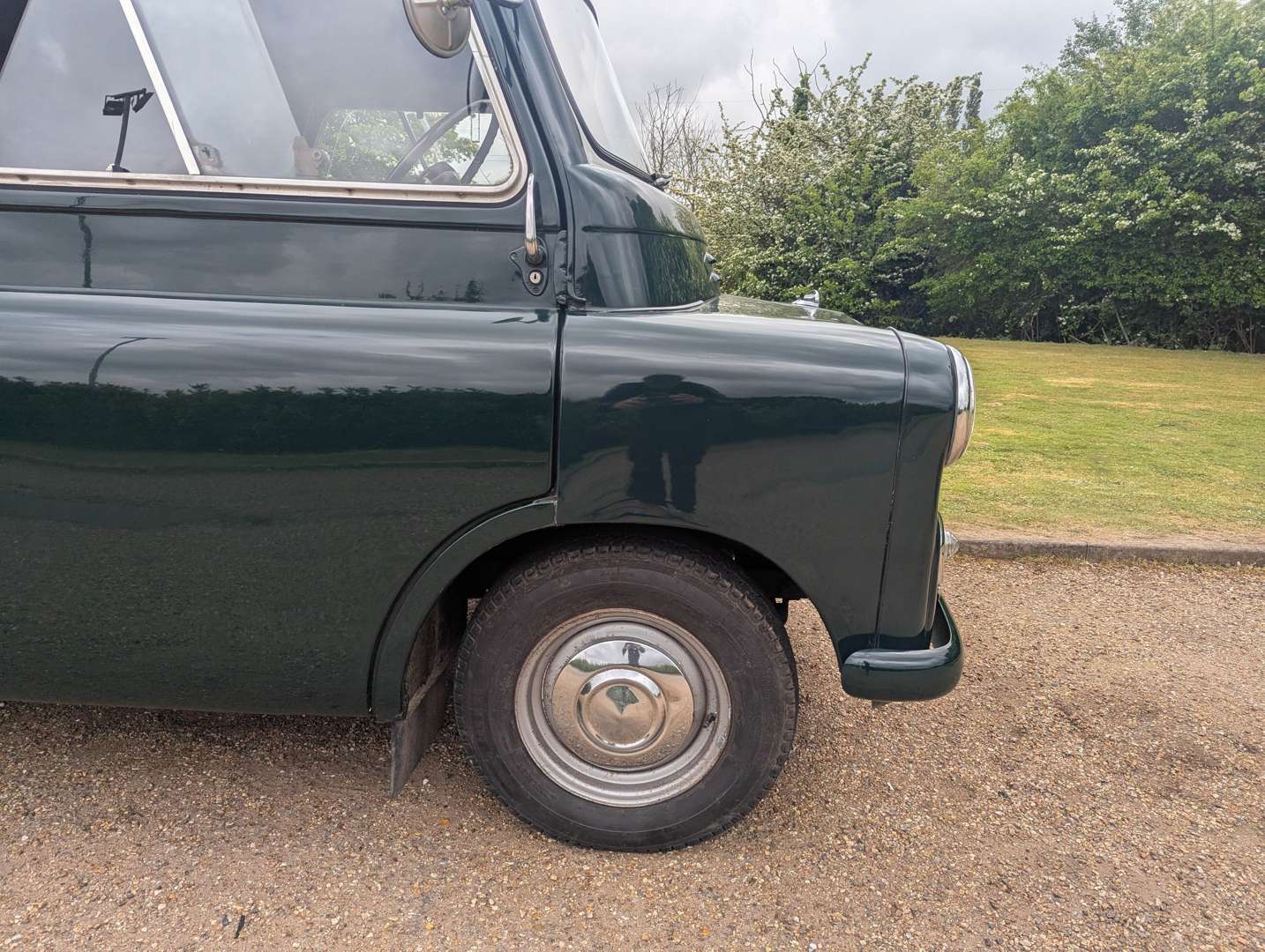 <p>1961 BEDFORD CA VAN</p>