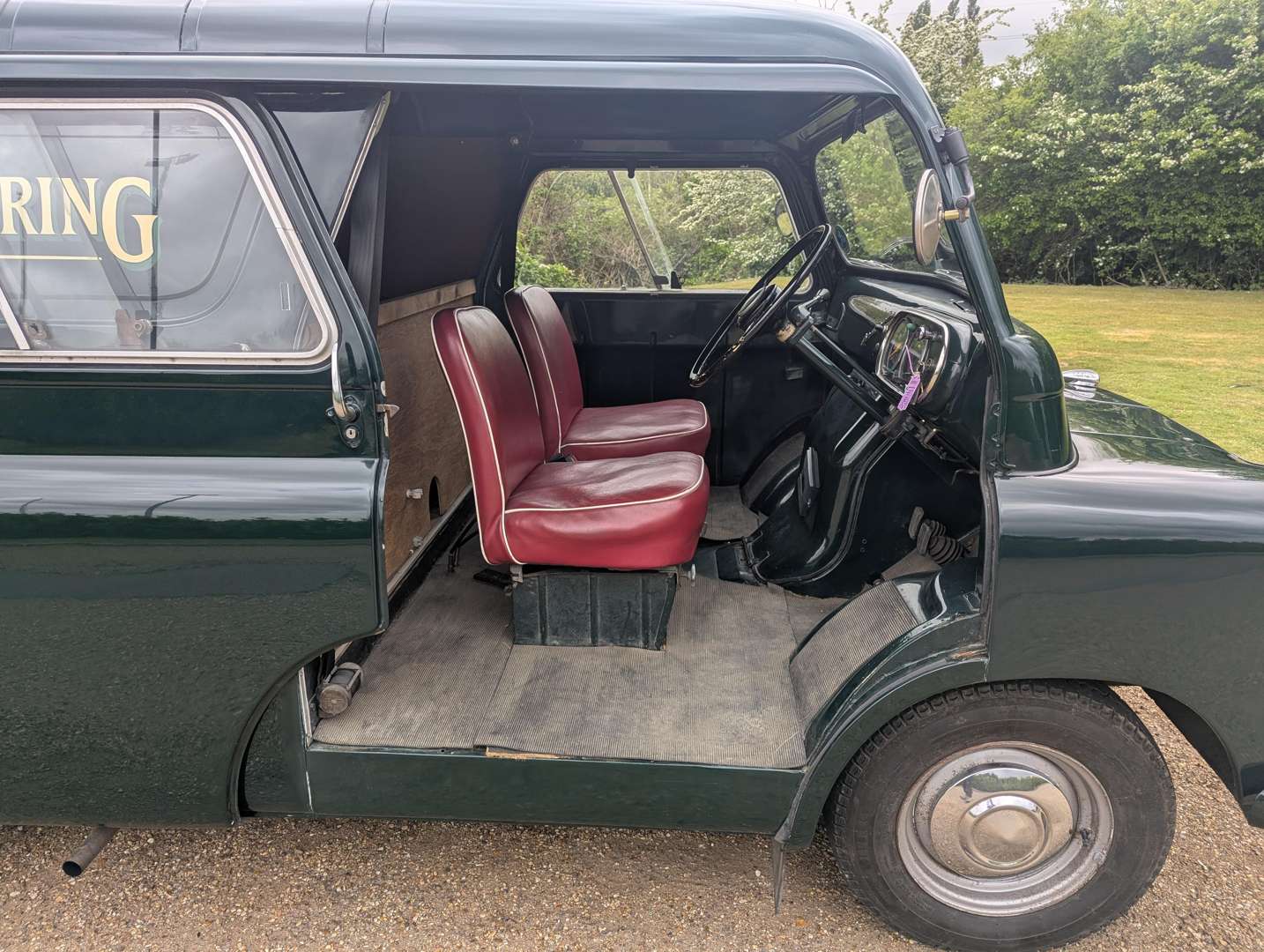 <p>1961 BEDFORD CA VAN</p>