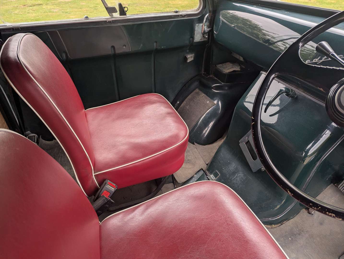 <p>1961 BEDFORD CA VAN</p>