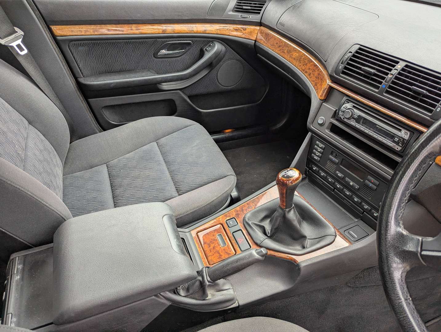 <p>1999 BMW 520I SE E39</p>