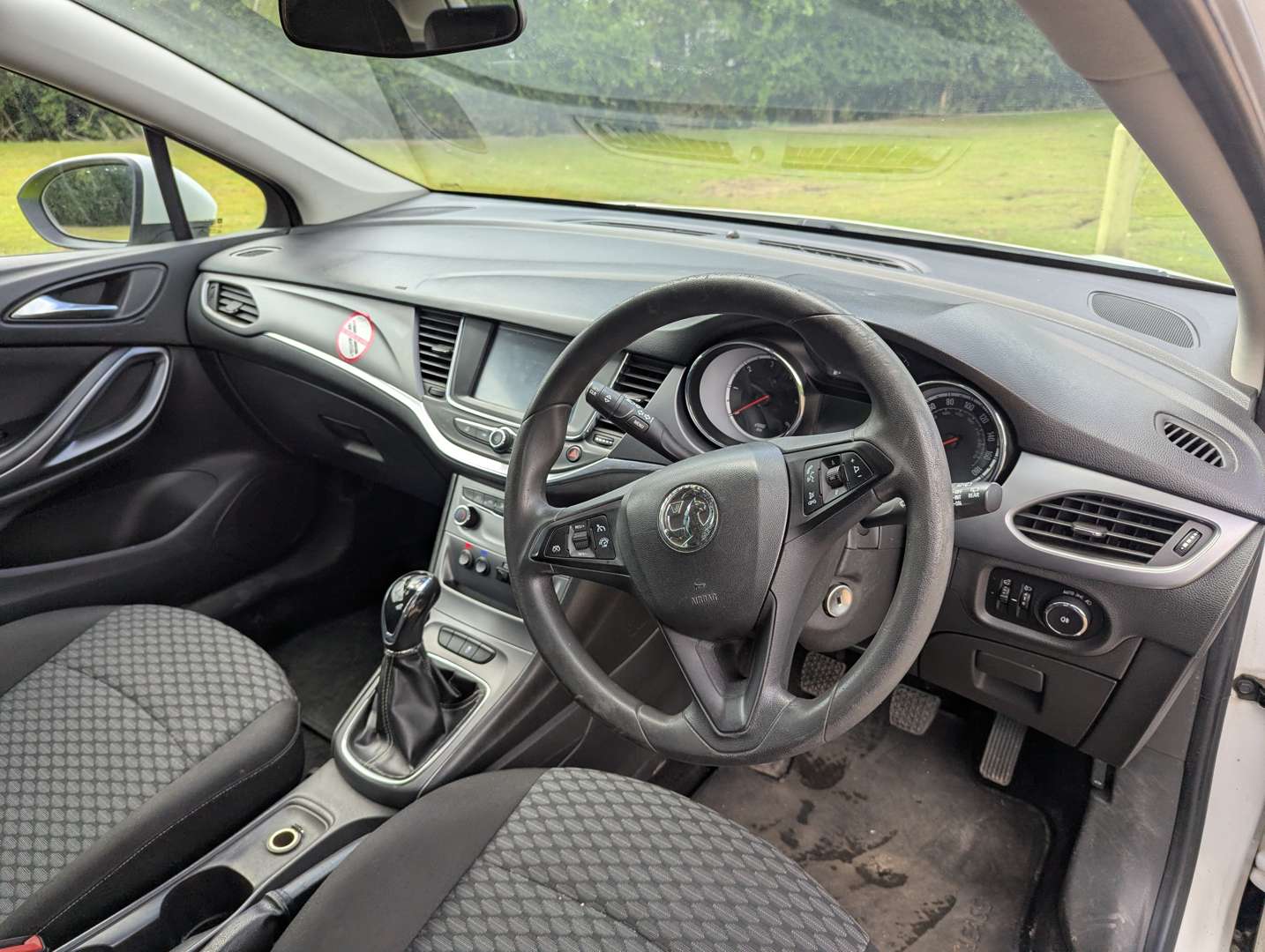 <p>2015 VAUXHALL ASTRA DESIGN CDTI</p>