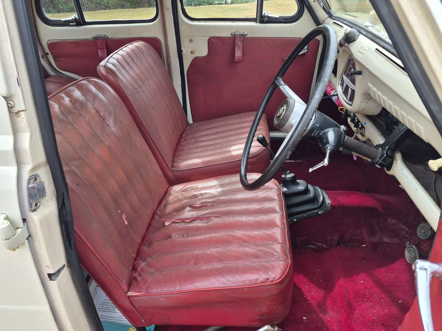 <p>1957 AUSTIN A35</p>