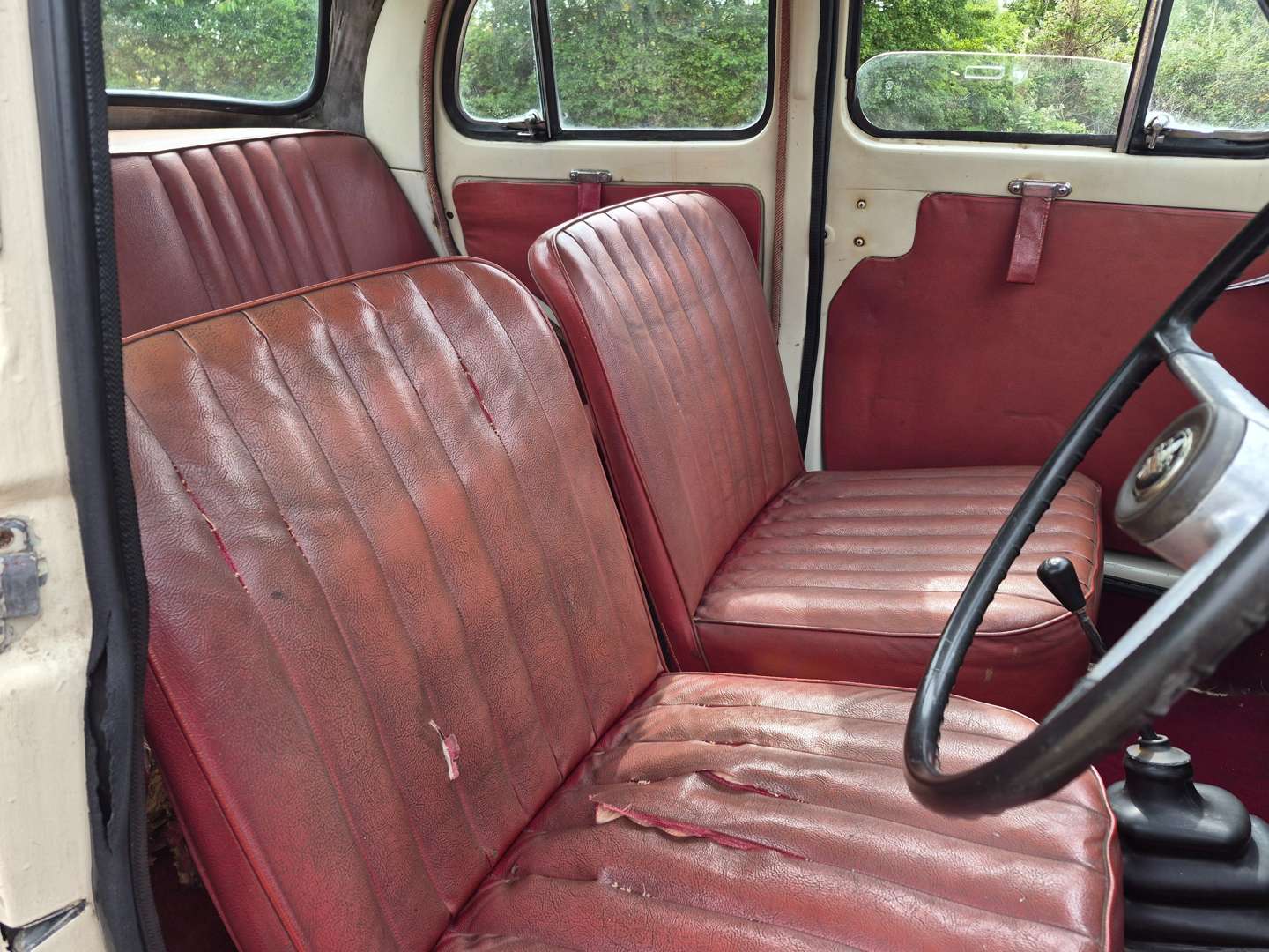 <p>1957 AUSTIN A35</p>