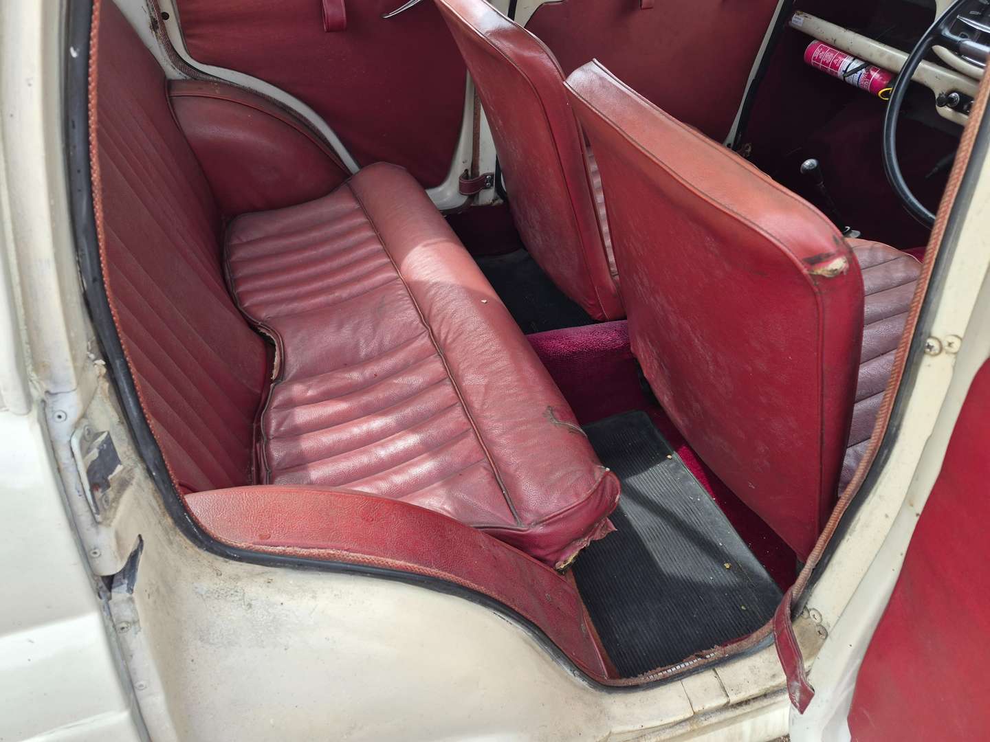 <p>1957 AUSTIN A35</p>