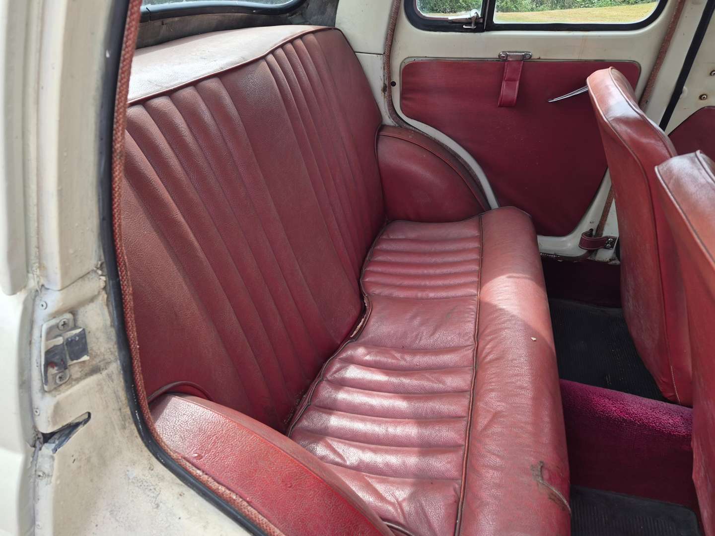 <p>1957 AUSTIN A35</p>