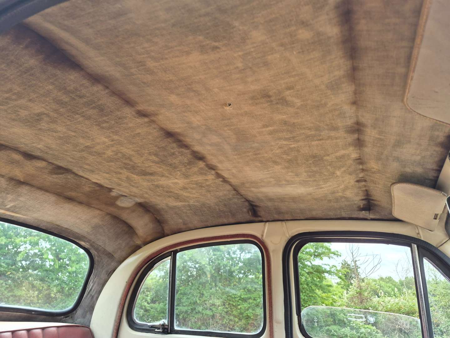<p>1957 AUSTIN A35</p>
