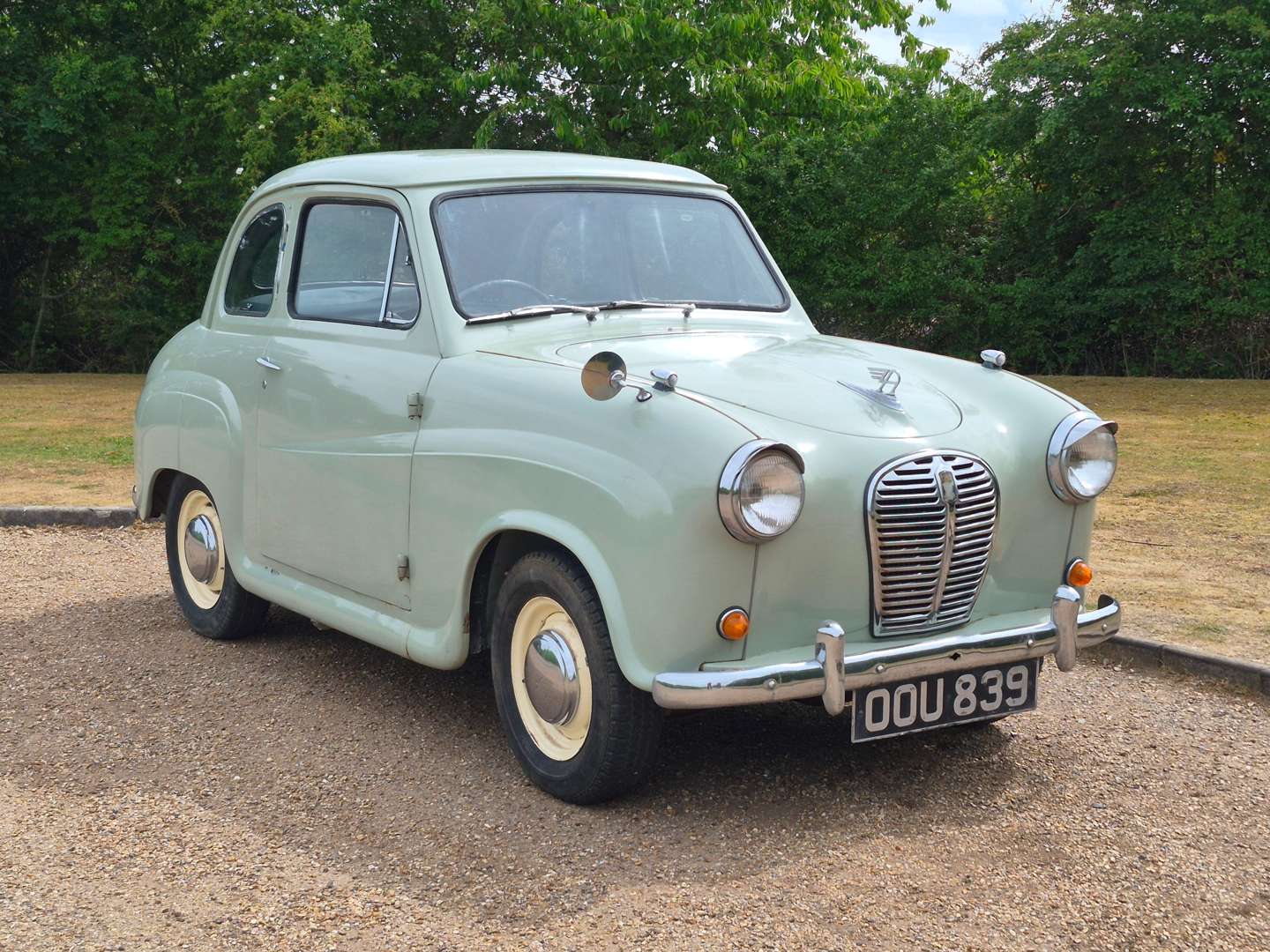 <p>1956 AUSTIN A35</p>