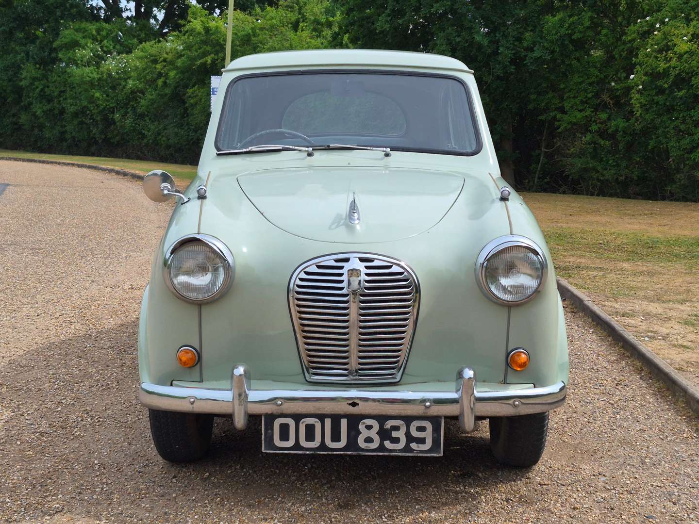 <p>1956 AUSTIN A35</p>