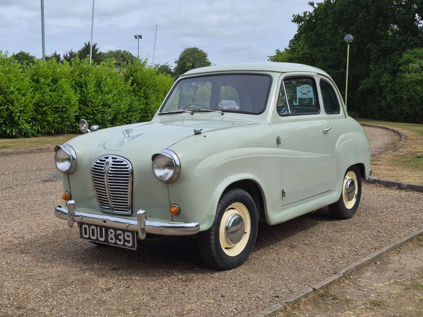 <p>1956 AUSTIN A35</p>