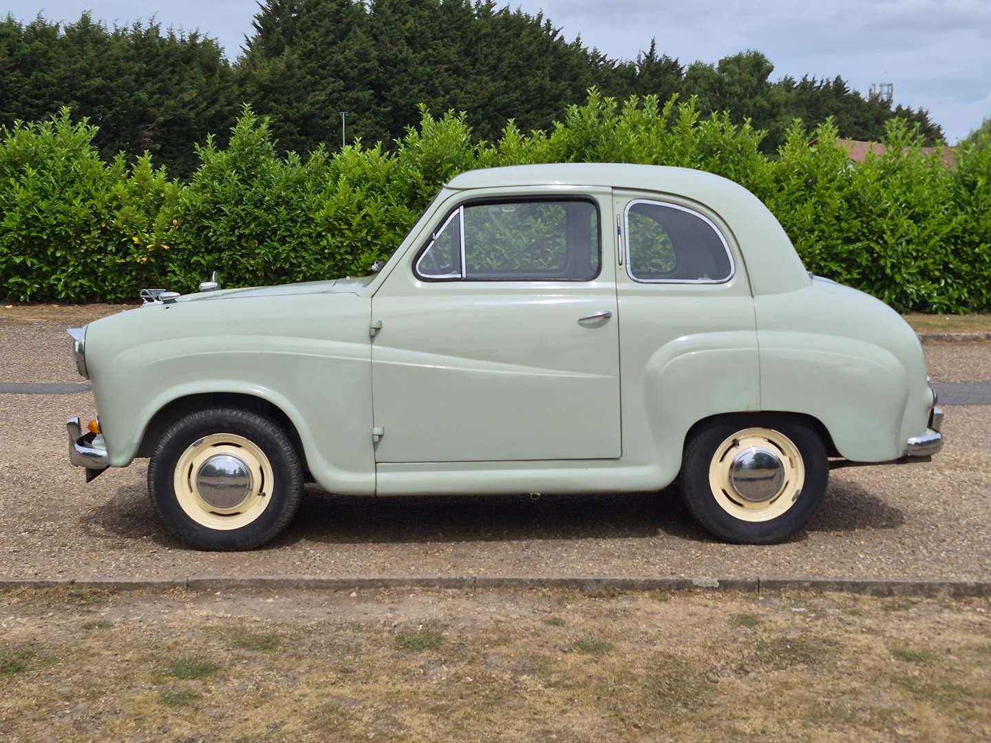 <p>1956 AUSTIN A35</p>