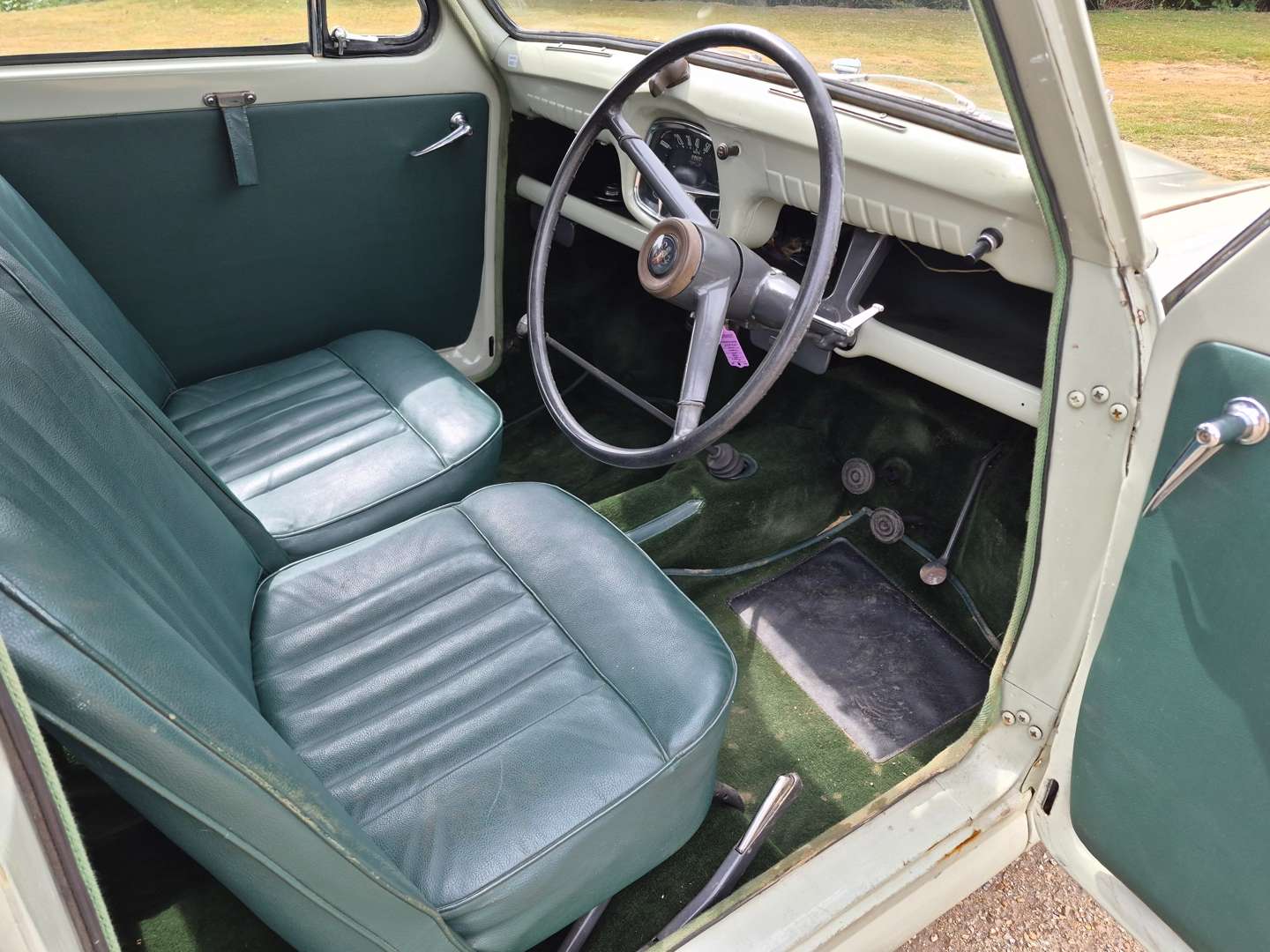 <p>1956 AUSTIN A35</p>