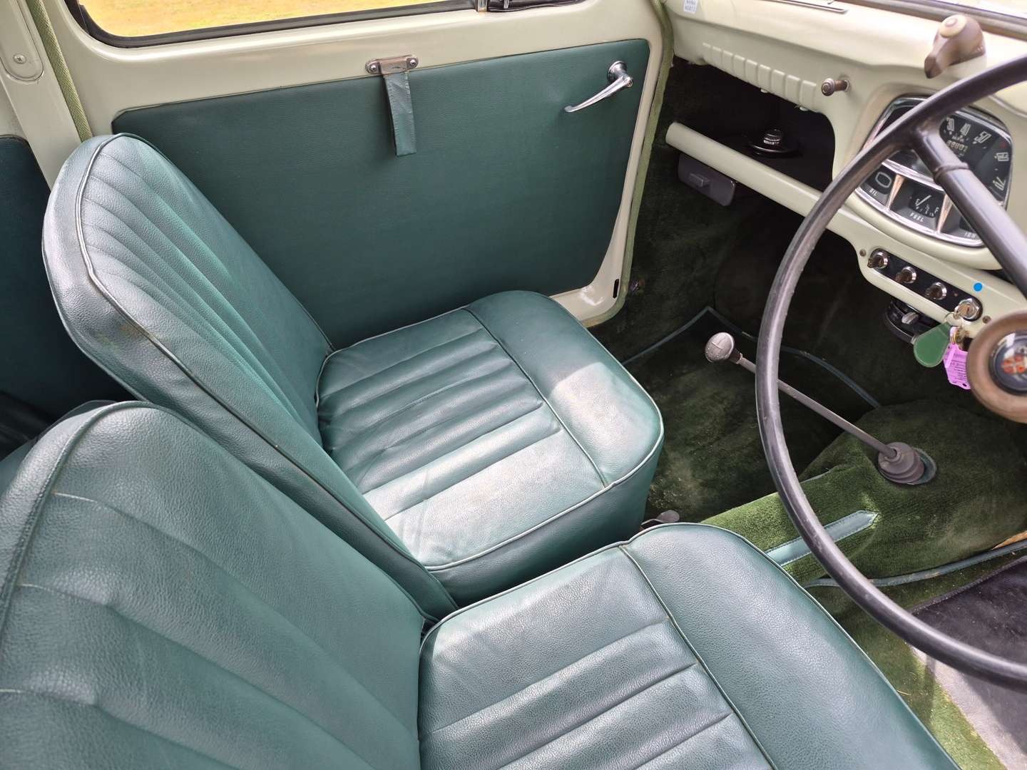 <p>1956 AUSTIN A35</p>