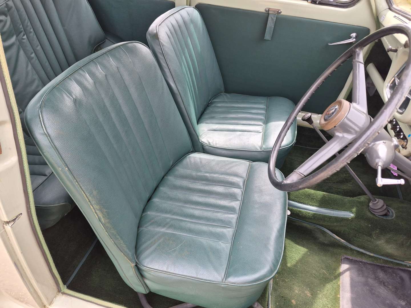 <p>1956 AUSTIN A35</p>