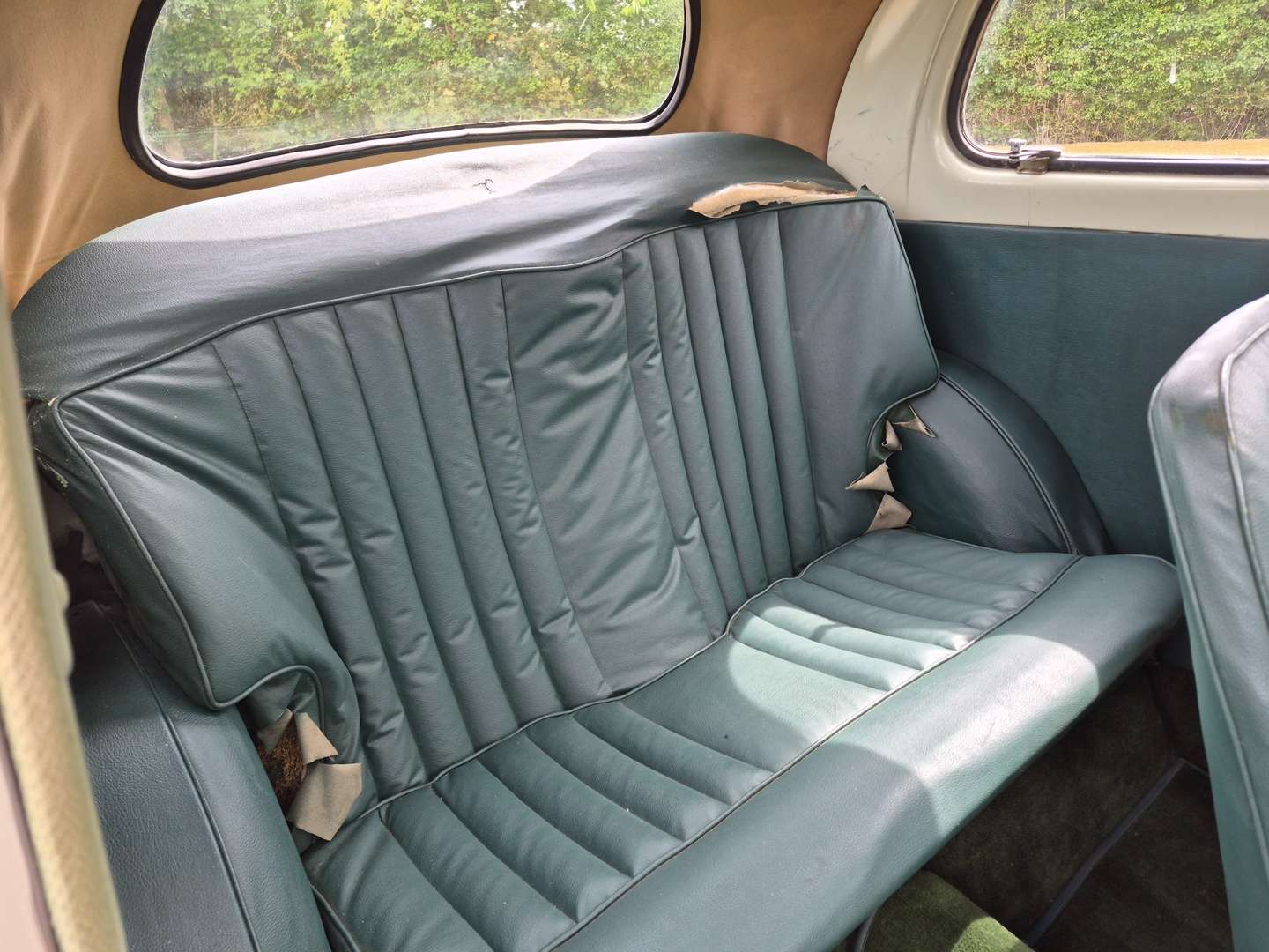 <p>1956 AUSTIN A35</p>