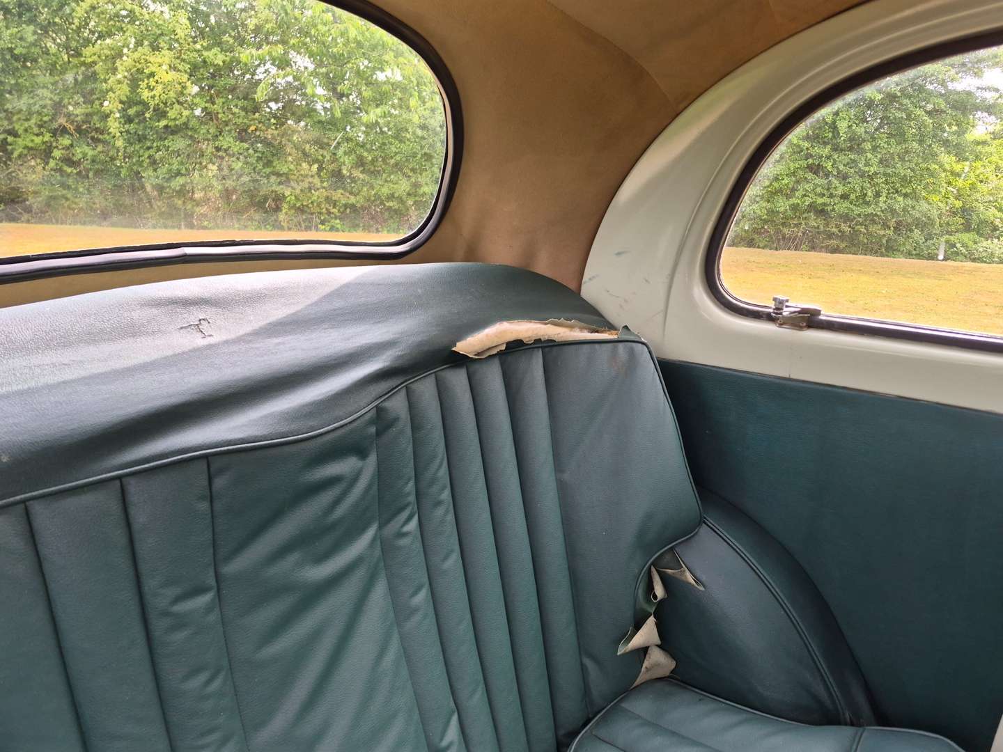 <p>1956 AUSTIN A35</p>
