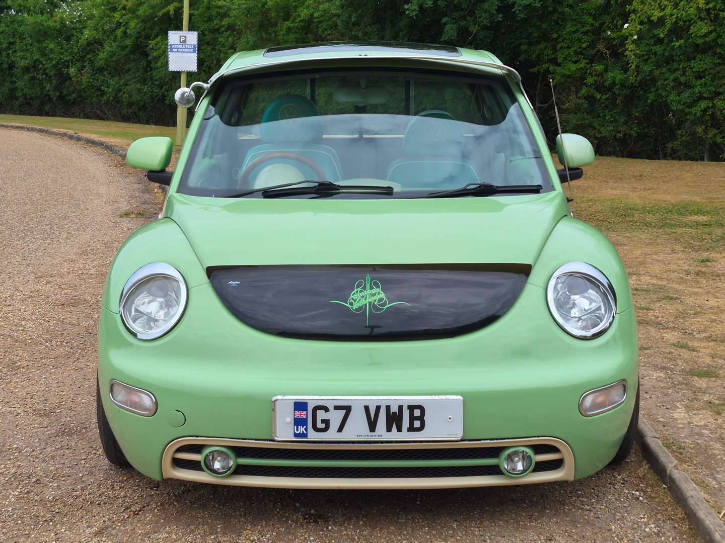 <p>2000 VW BEETLE PICK UP WITH TRAILER</p>