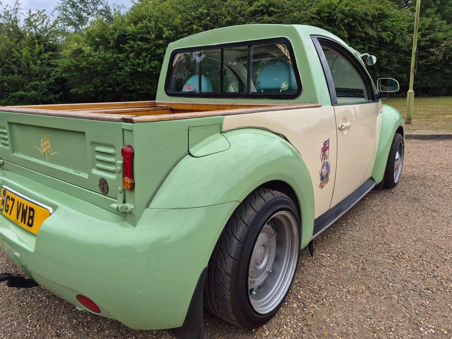<p>2000 VW BEETLE PICK UP WITH TRAILER</p>