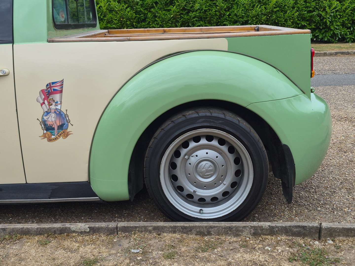 <p>2000 VW BEETLE PICK UP WITH TRAILER</p>