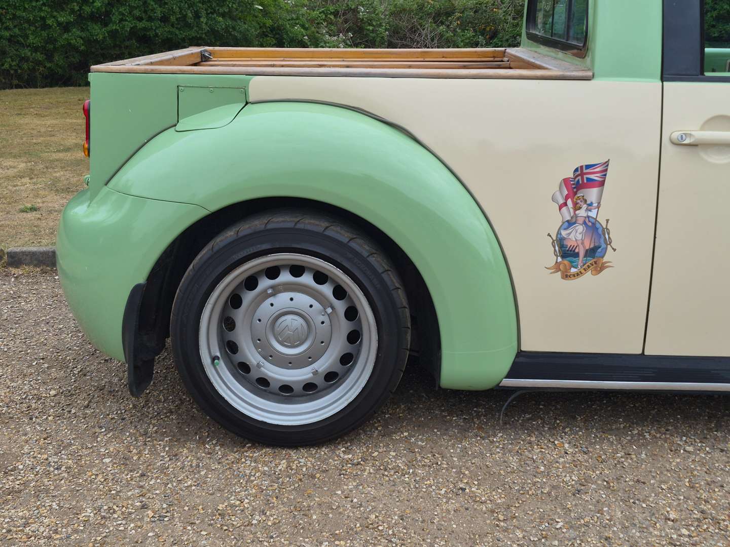 <p>2000 VW BEETLE PICK UP WITH TRAILER</p>