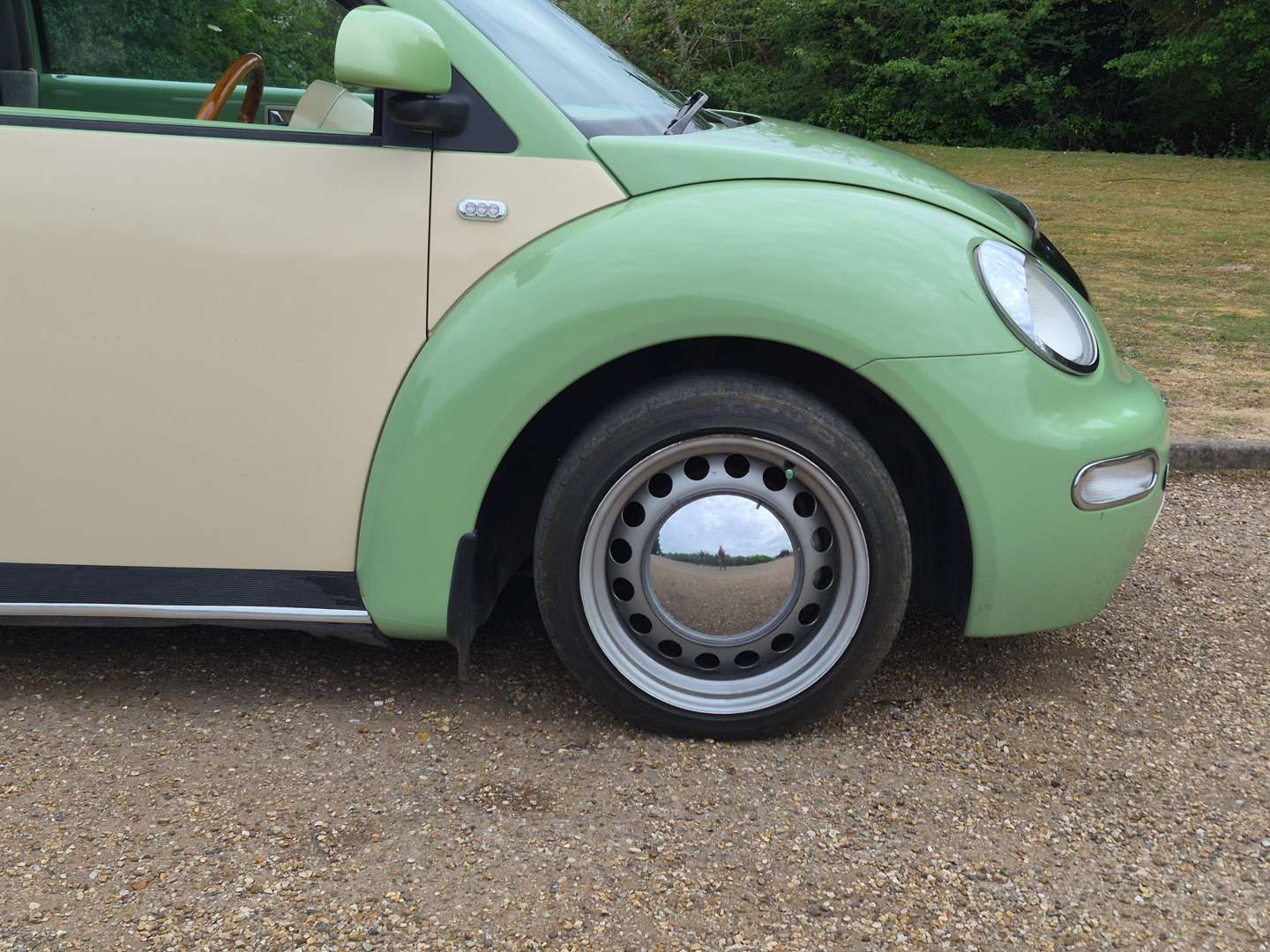 <p>2000 VW BEETLE PICK UP WITH TRAILER</p>