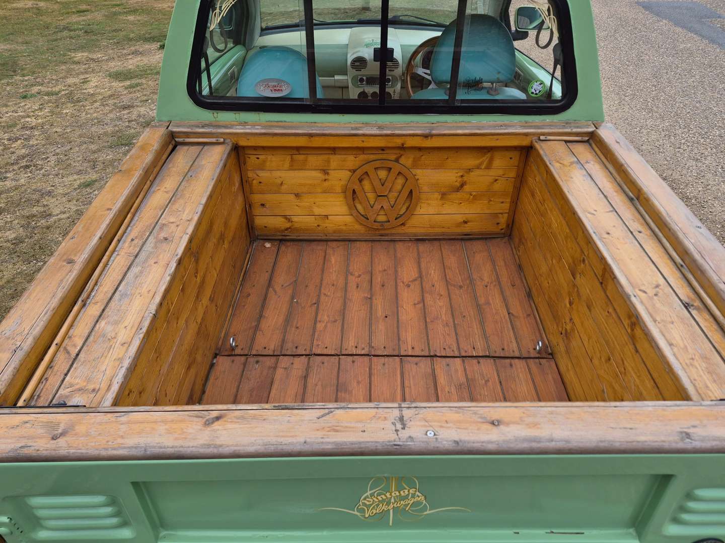 <p>2000 VW BEETLE PICK UP WITH TRAILER</p>