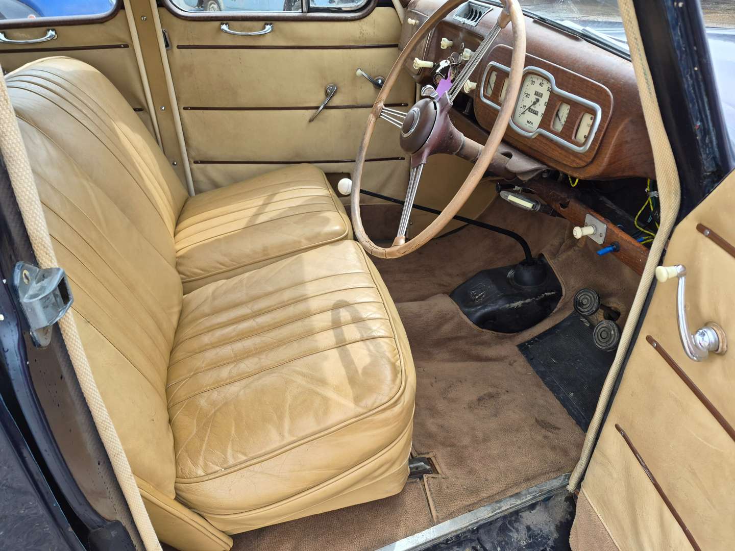 <p>1951 AUSTIN A40</p>