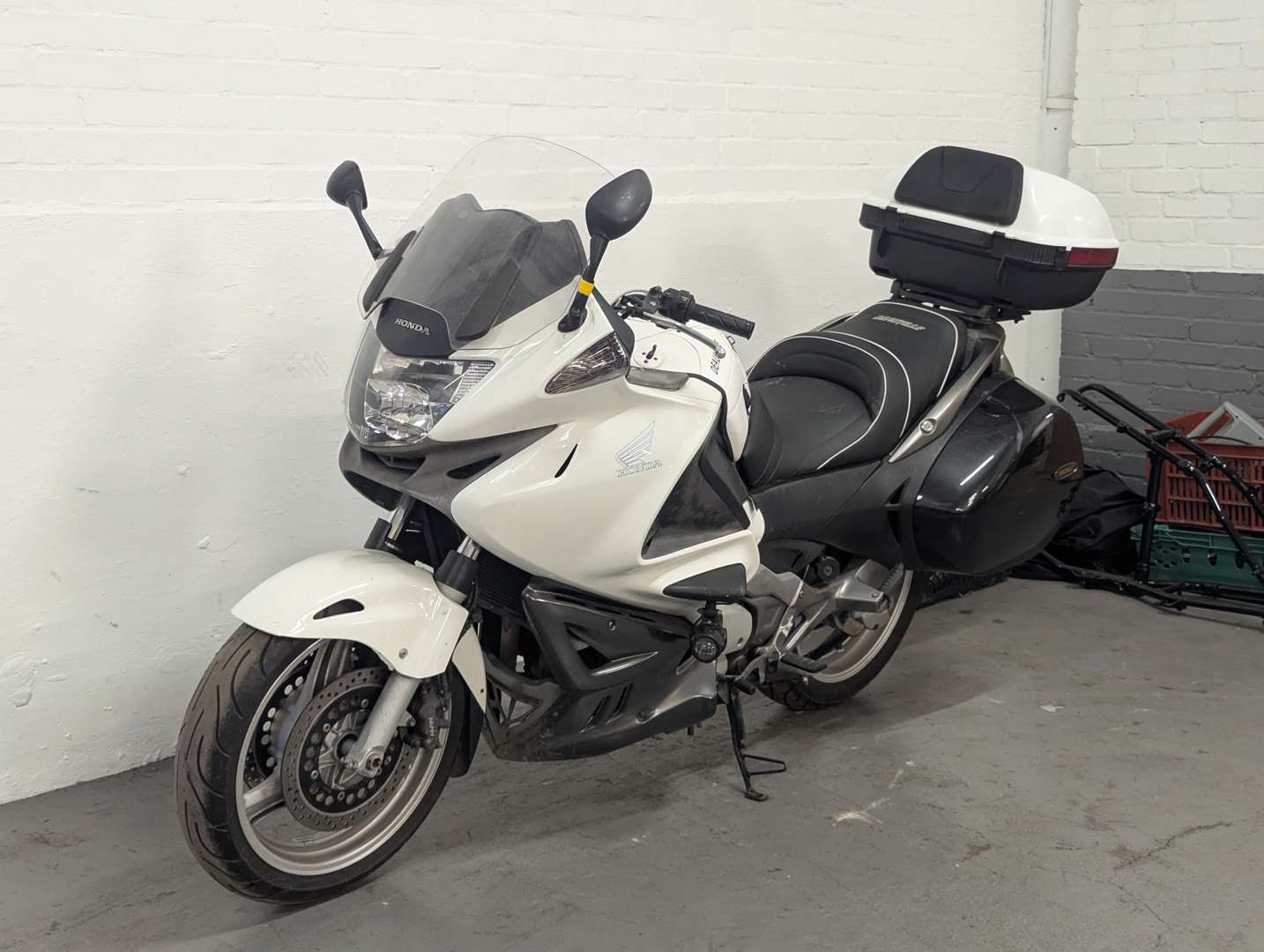 <p>2012 HONDA NT700VA DEAUVILLE</p>