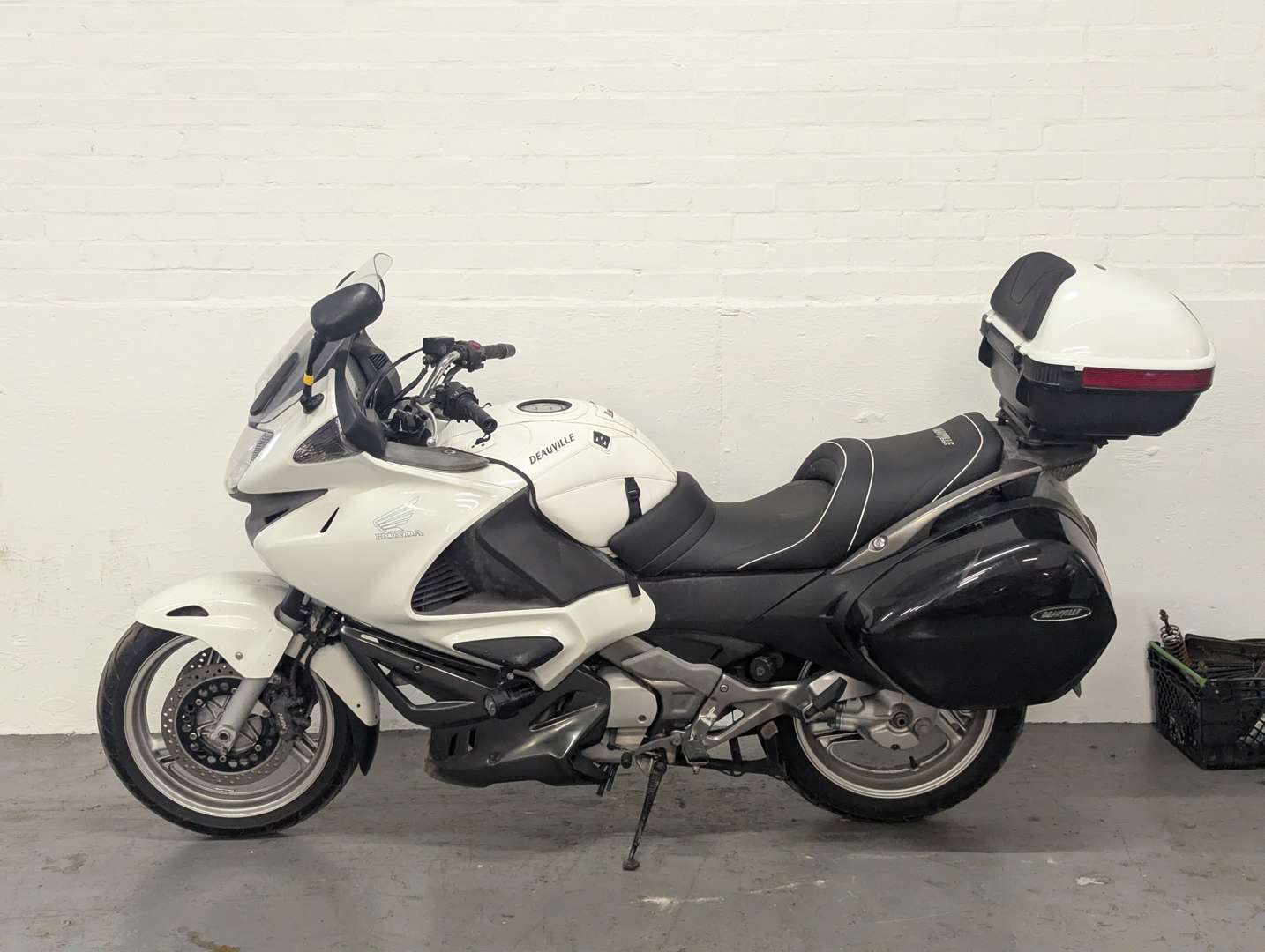 <p>2012 HONDA NT700VA DEAUVILLE</p>