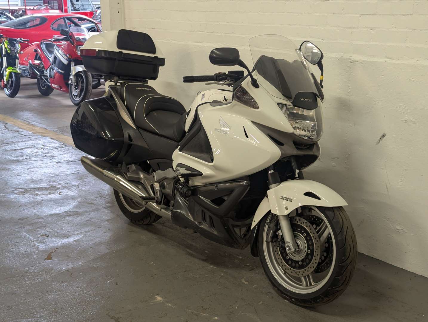 <p>2012 HONDA NT700VA DEAUVILLE</p>