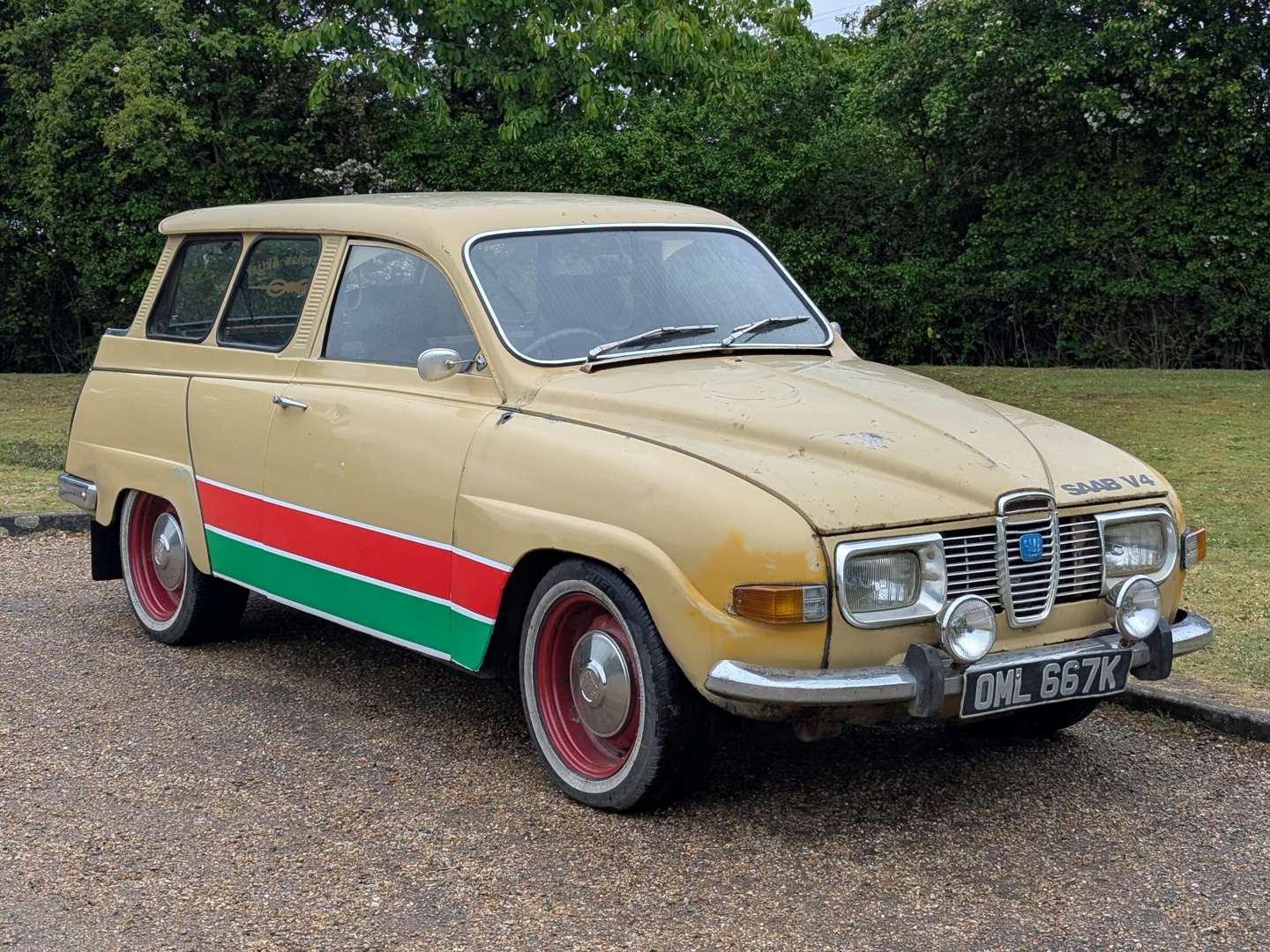 <p>1972 SAAB 95 ESTATE</p>