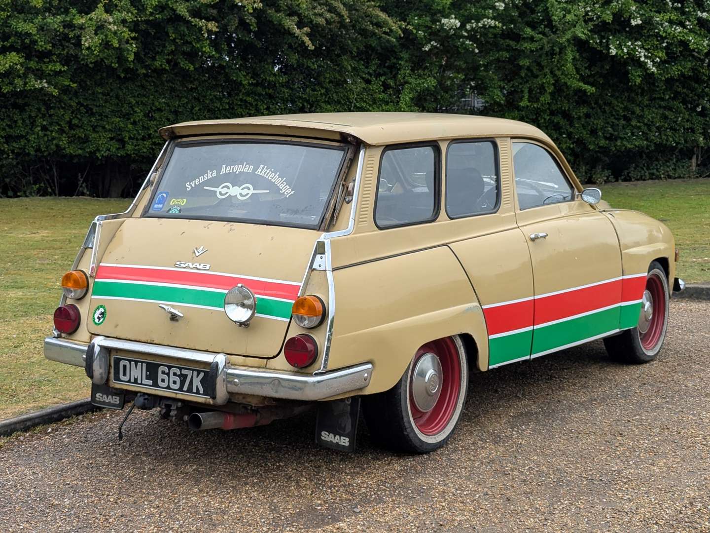 <p>1972 SAAB 95 ESTATE</p>