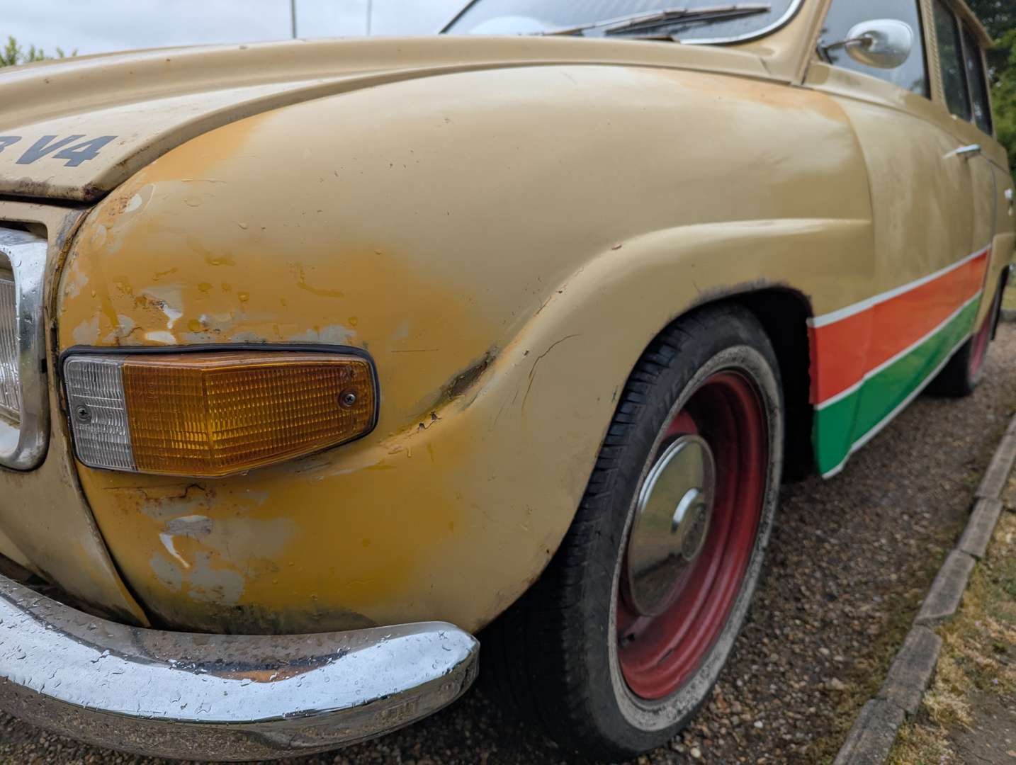 <p>1972 SAAB 95 ESTATE</p>