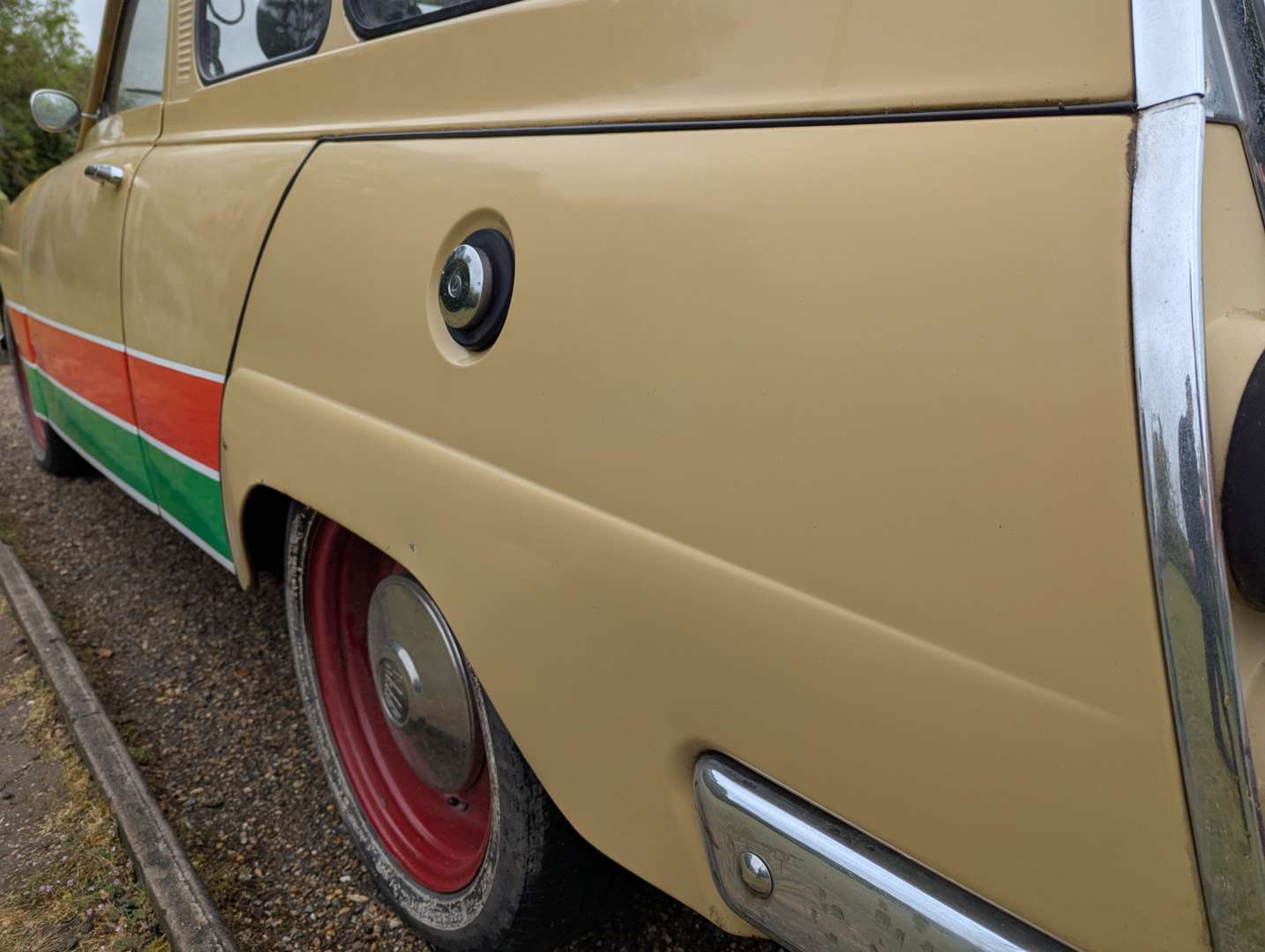 <p>1972 SAAB 95 ESTATE</p>