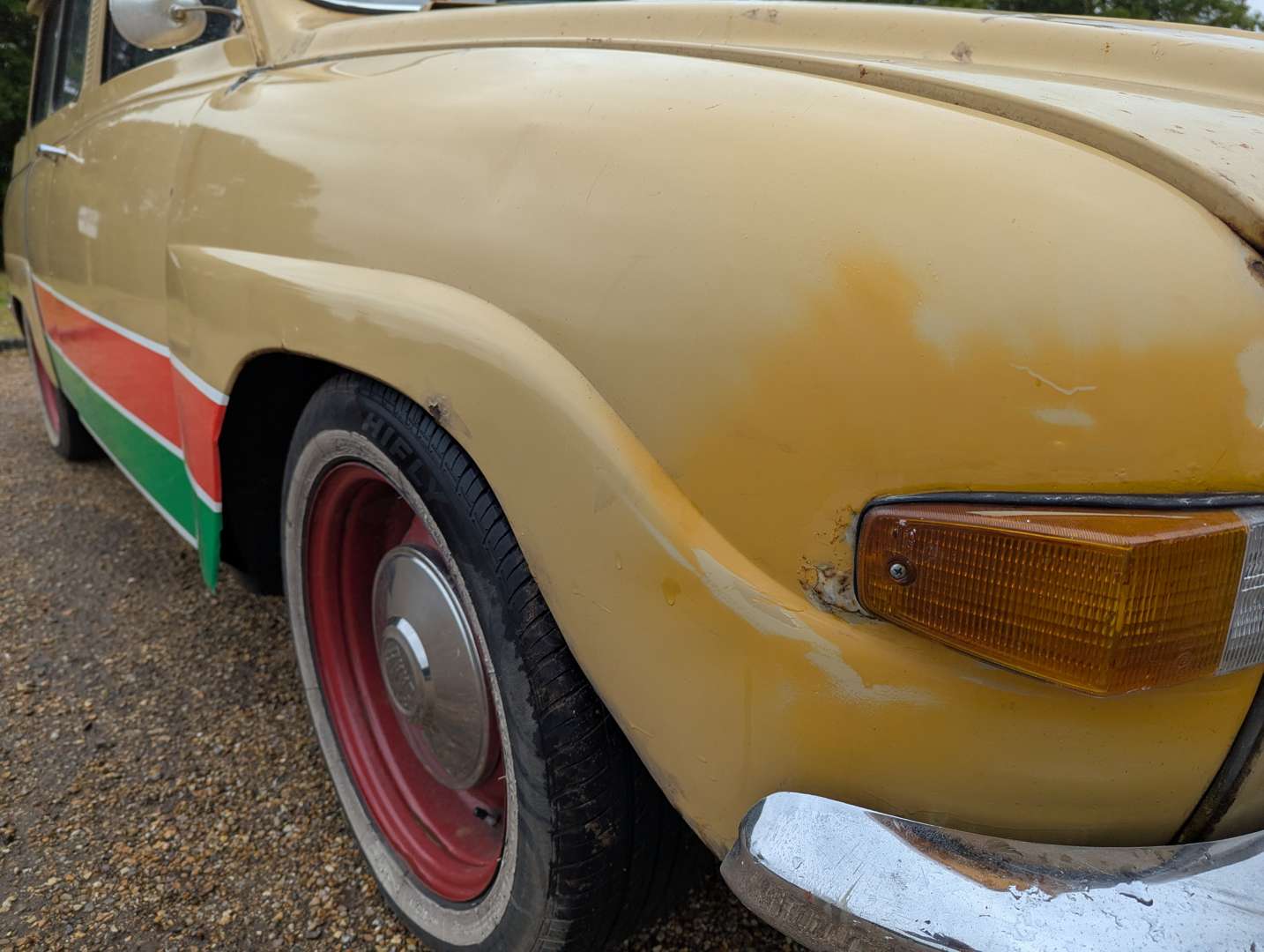 <p>1972 SAAB 95 ESTATE</p>
