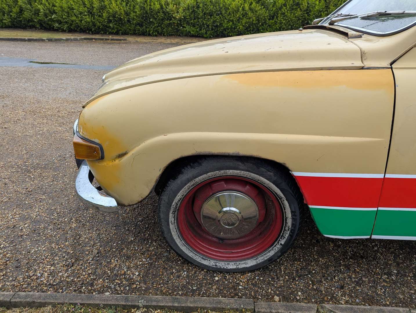 <p>1972 SAAB 95 ESTATE</p>