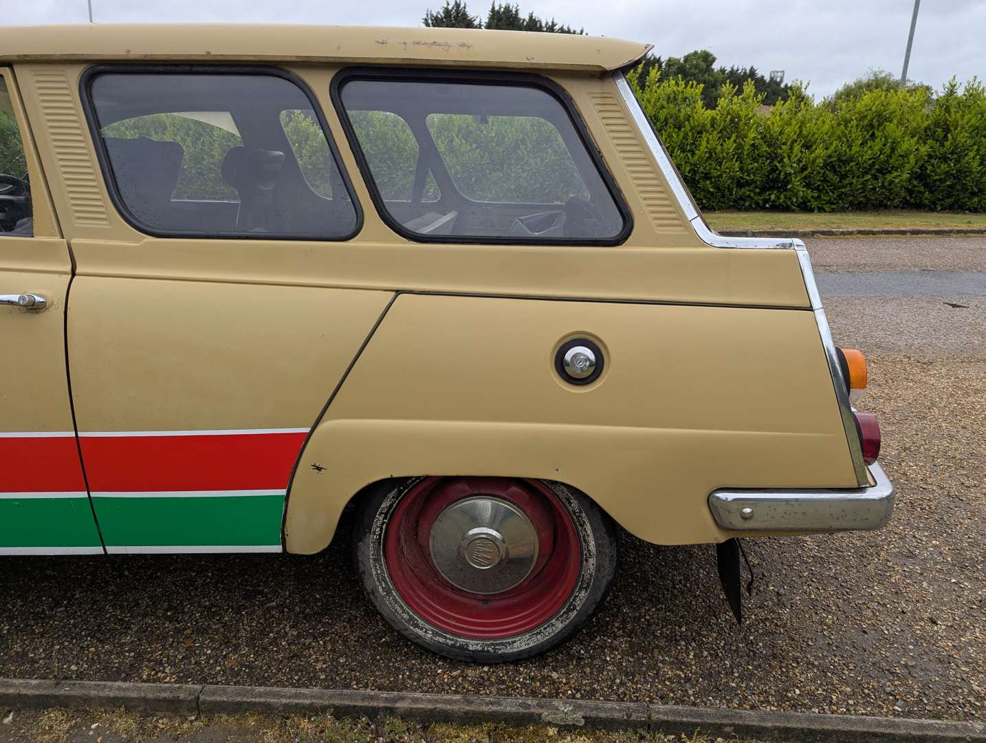 <p>1972 SAAB 95 ESTATE</p>