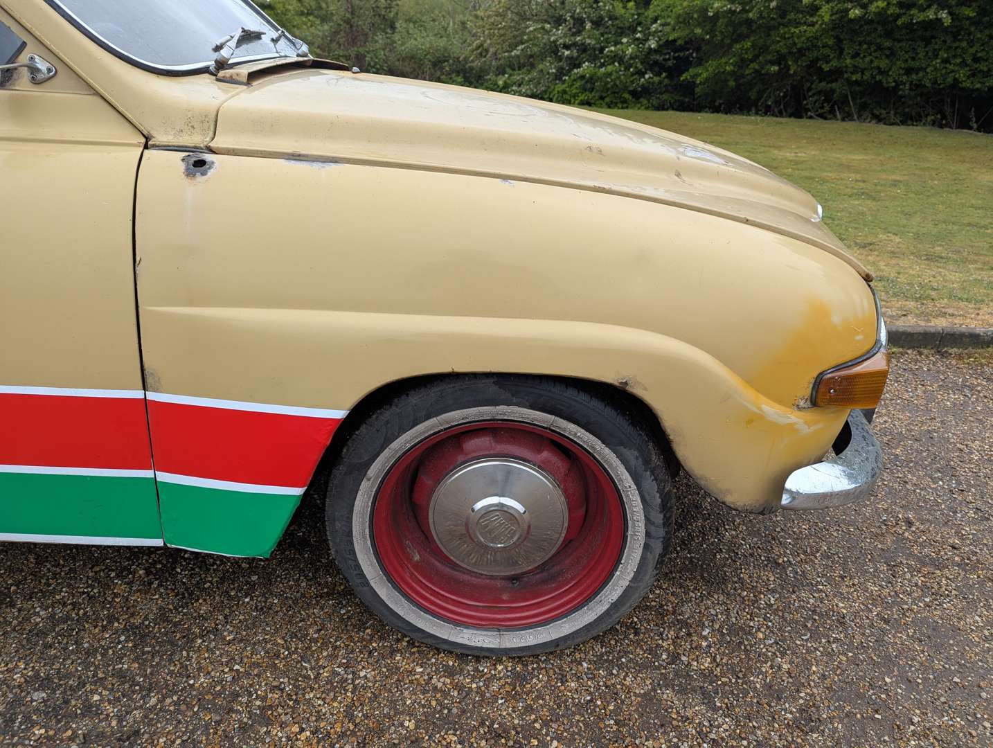 <p>1972 SAAB 95 ESTATE</p>