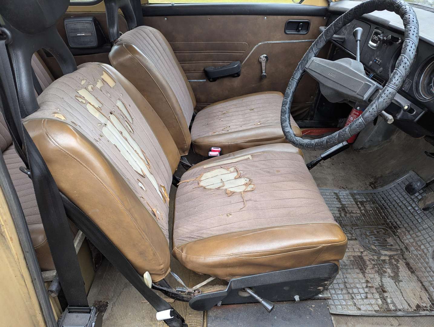 <p>1972 SAAB 95 ESTATE</p>