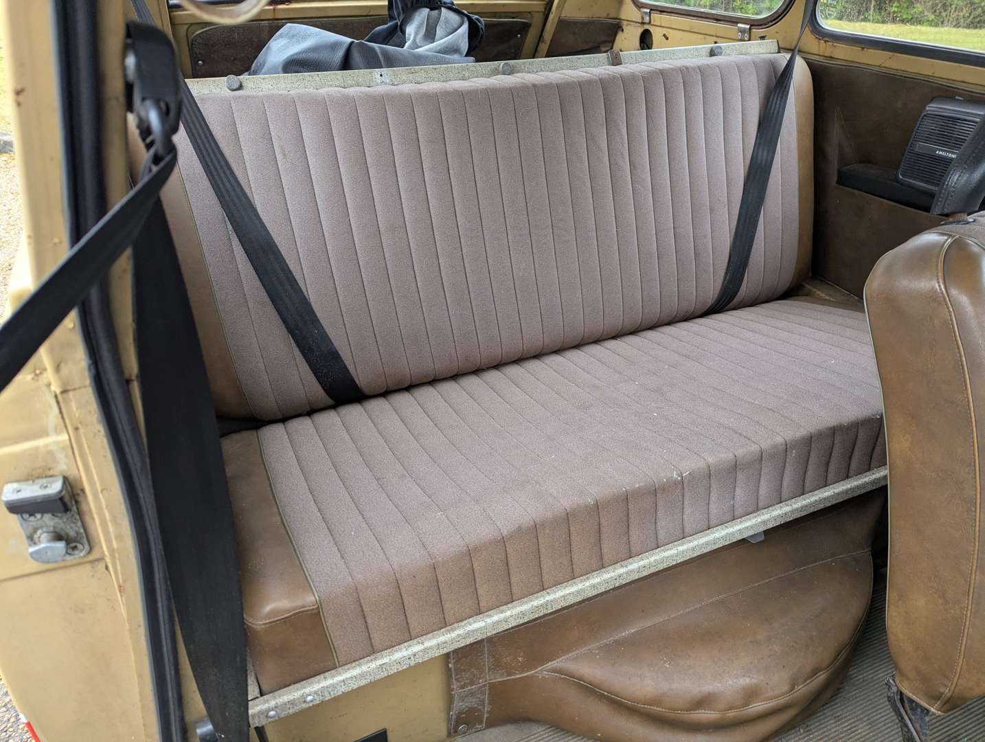 <p>1972 SAAB 95 ESTATE</p>