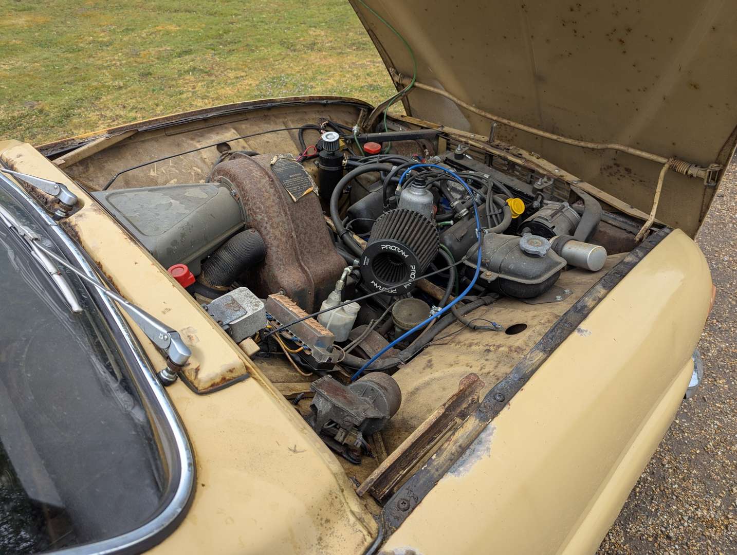 <p>1972 SAAB 95 ESTATE</p>