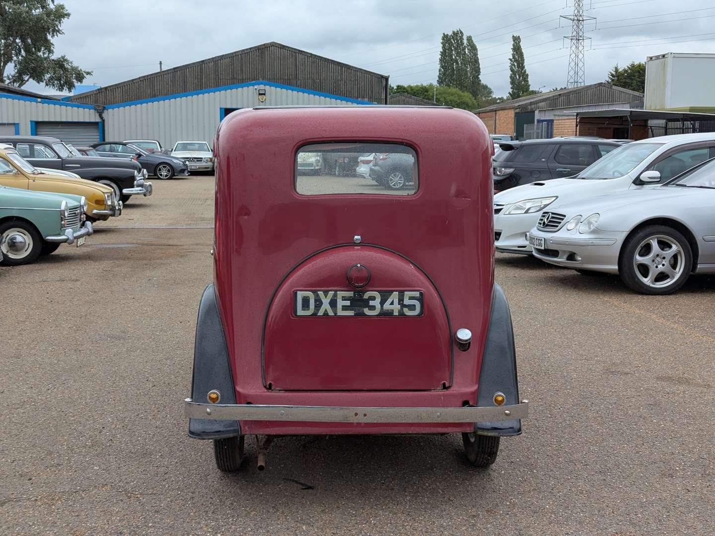 <p>1937 AUSTIN SEVEN</p>