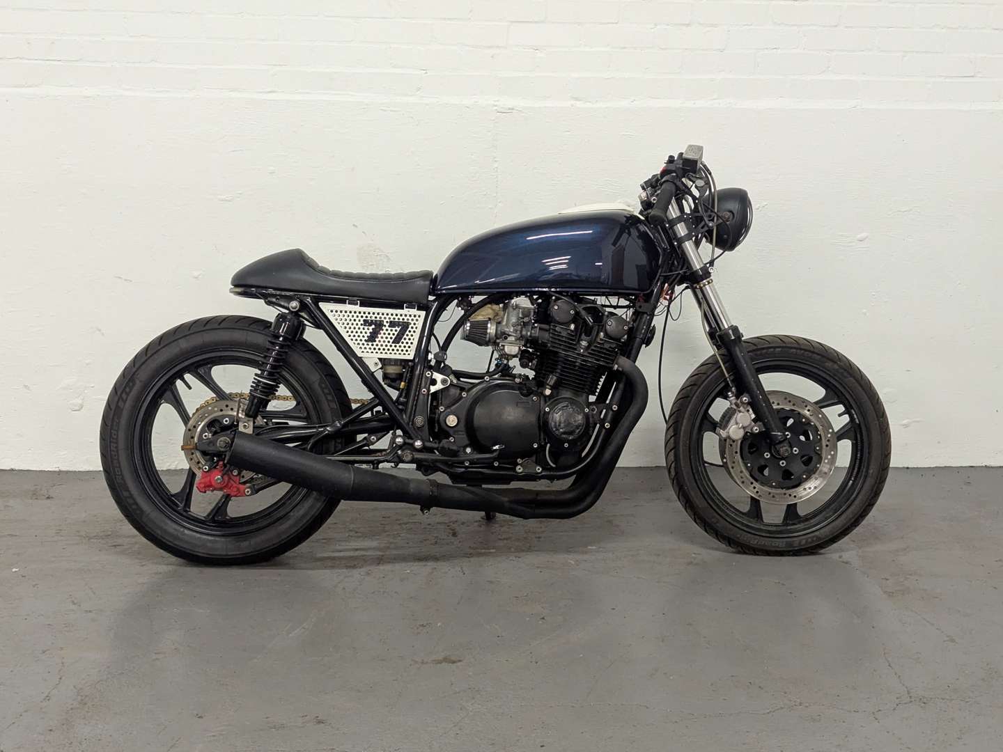 <p>1977 SUZUKI GS750 CAFE RACER</p>