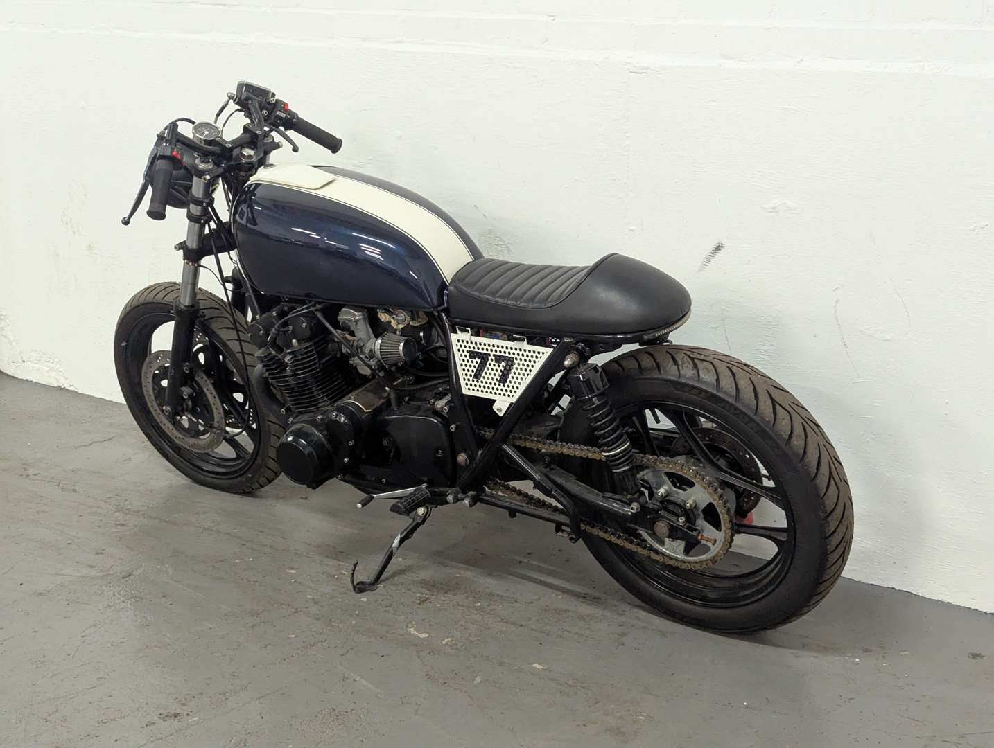 <p>1977 SUZUKI GS750 CAFE RACER</p>