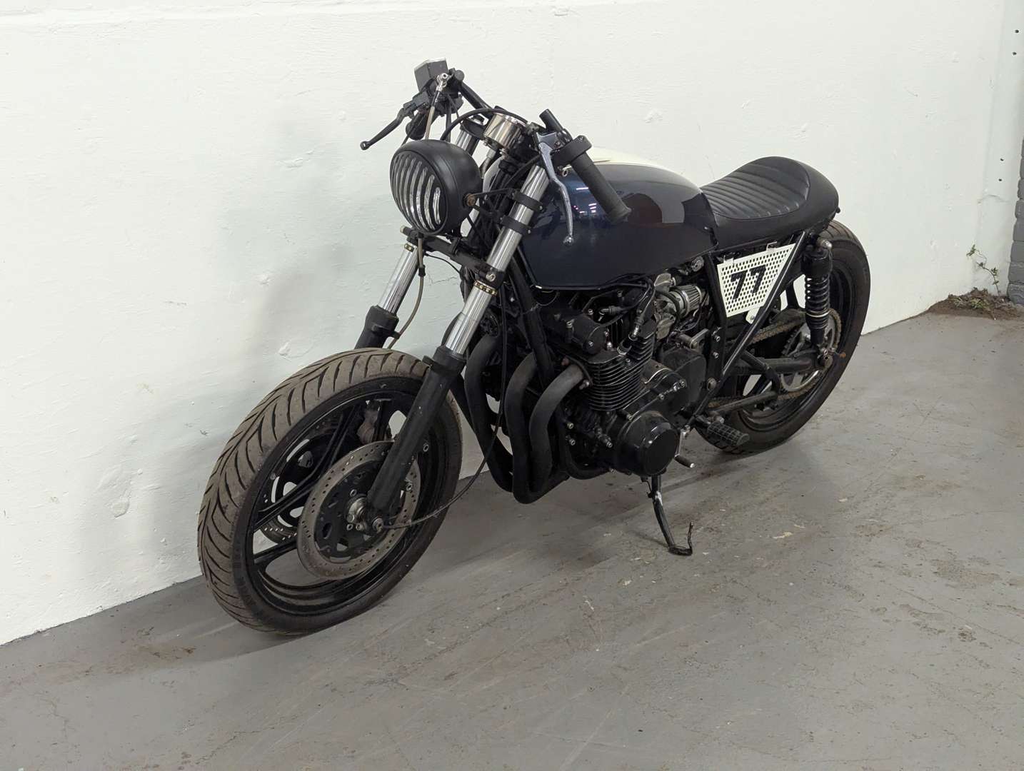 <p>1977 SUZUKI GS750 CAFE RACER</p>